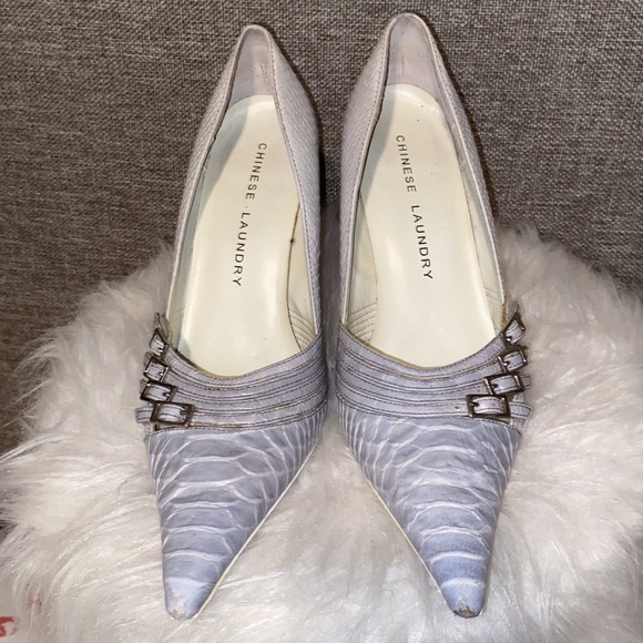 Gorgeous Chinese Laundry gray snake pointy toe heels - Picture 4 of 7
